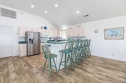 1330 Coral Dr — exterior photo
