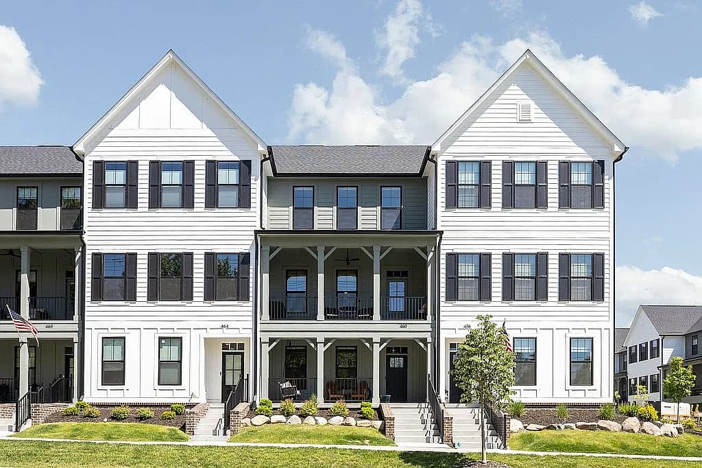 460 W Smoky Row — exterior photo
