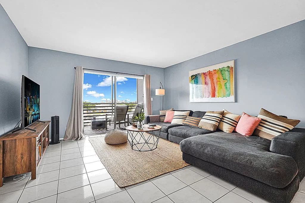 3050 NE 16th Ave APT 605 — exterior photo