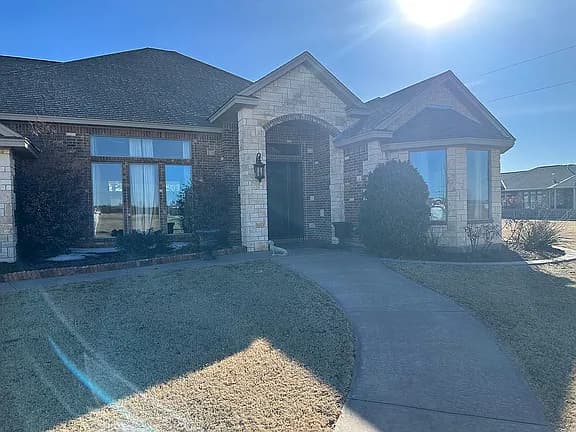 633 Bowman Rd — exterior photo