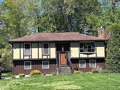 104 Paul Revere Dr — exterior photo