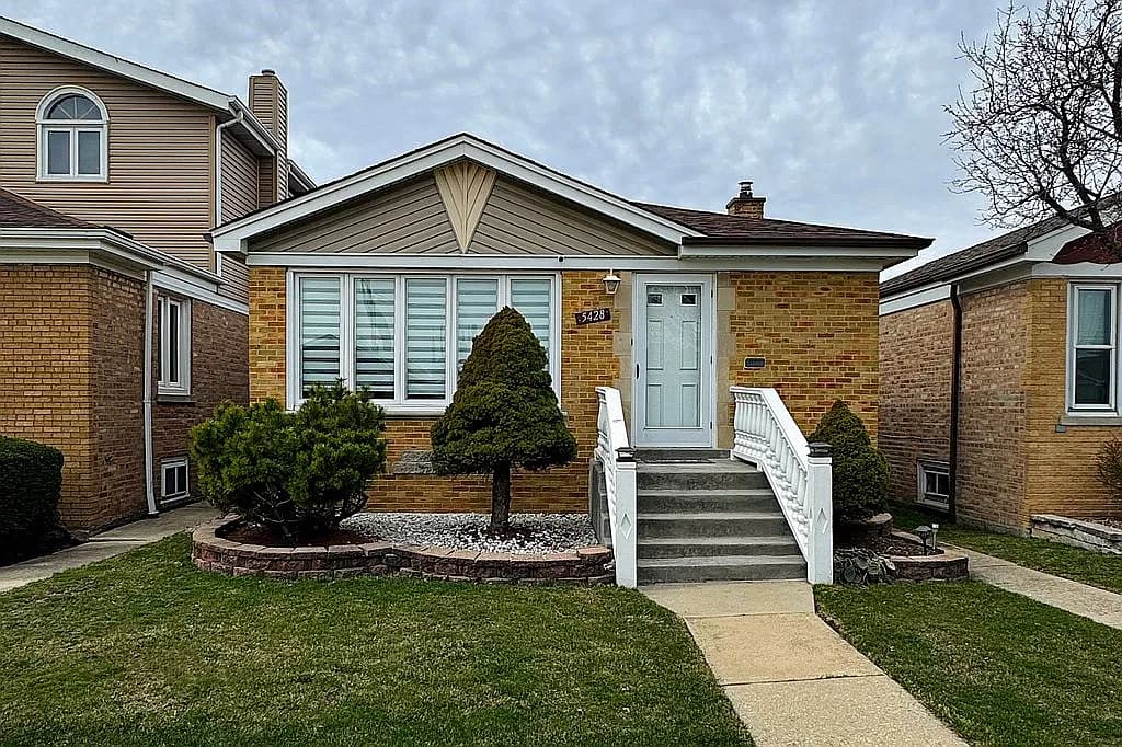5428 S Linder Ave — exterior photo