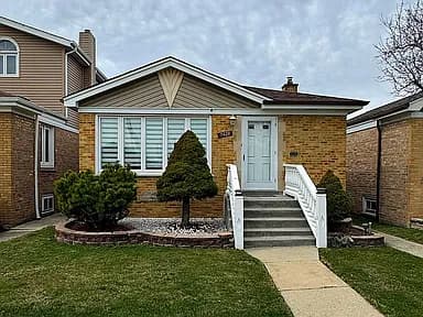 5428 S Linder Ave — exterior photo