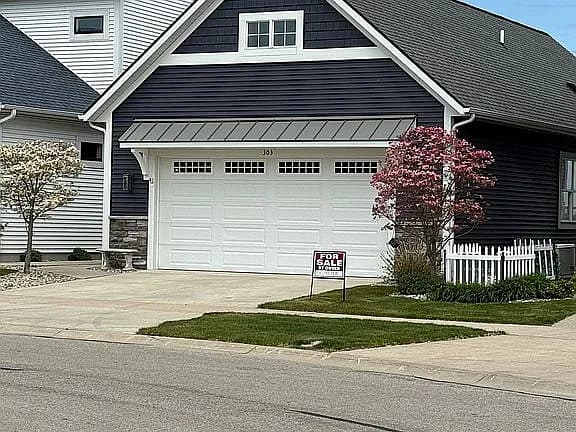 303 Terrace Point Cir — exterior photo