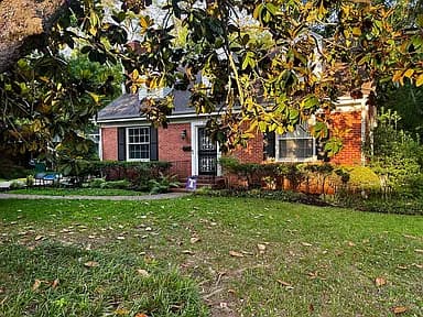 704 Hillshire Pl — exterior photo