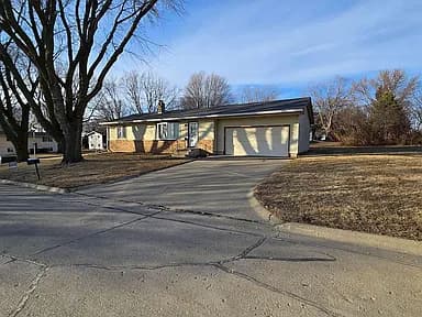 300 Kofmehl Dr — exterior photo