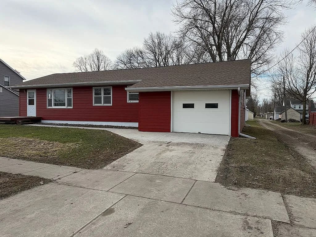 821 Ash Ave — exterior photo