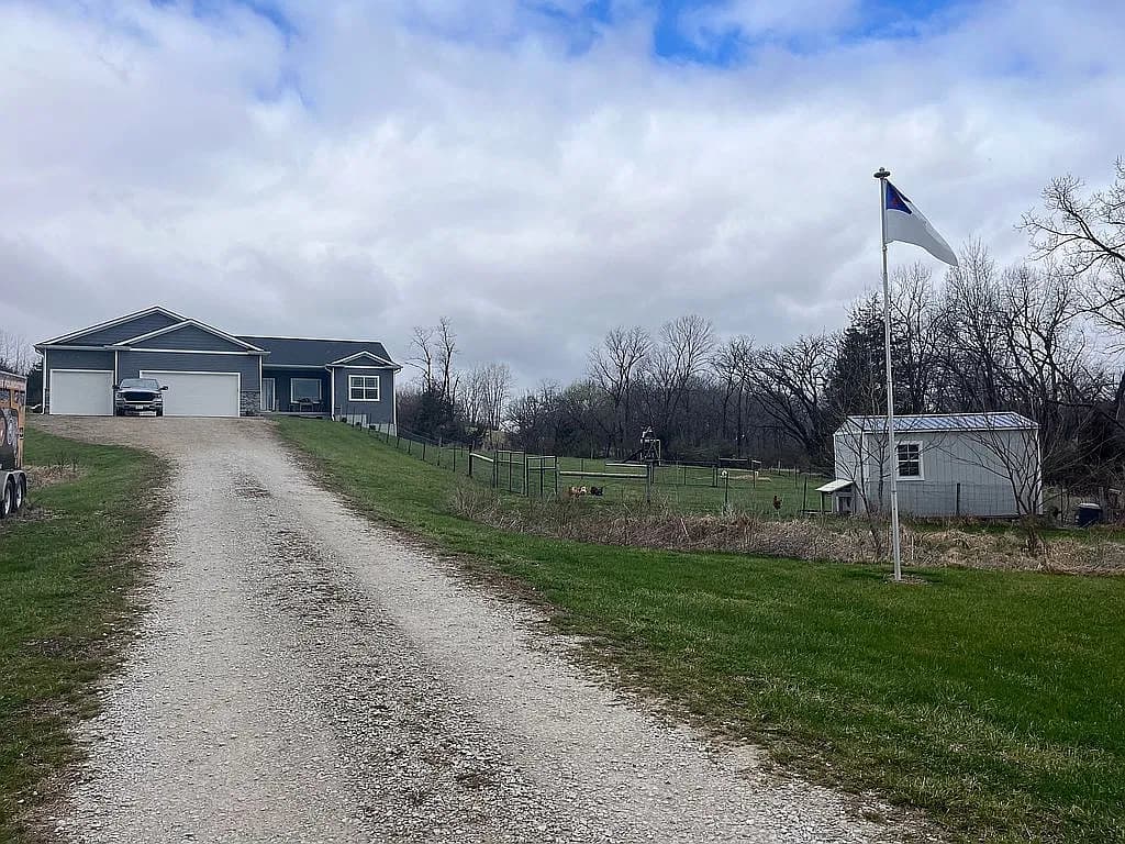 2319 Vintage Ln — exterior photo