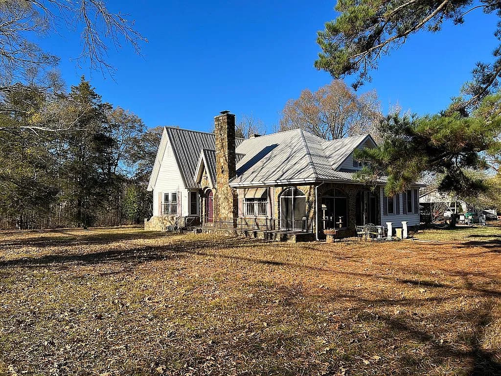 610 W Church St — exterior photo