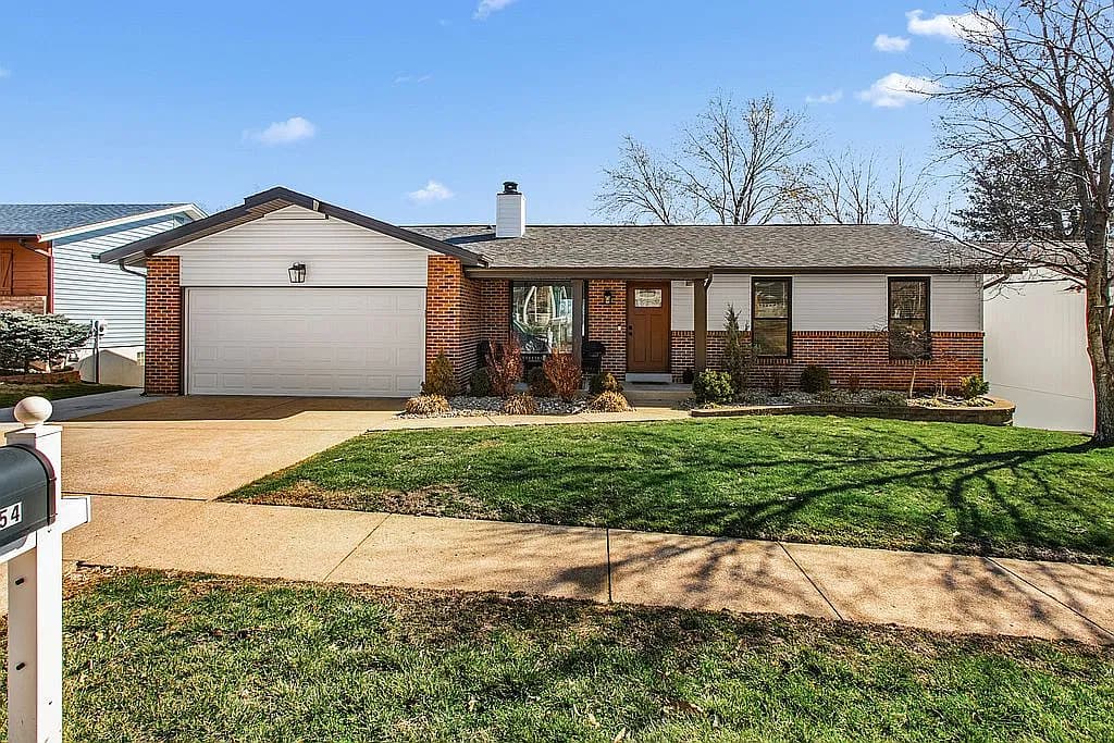 754 Dennis Dr — exterior photo