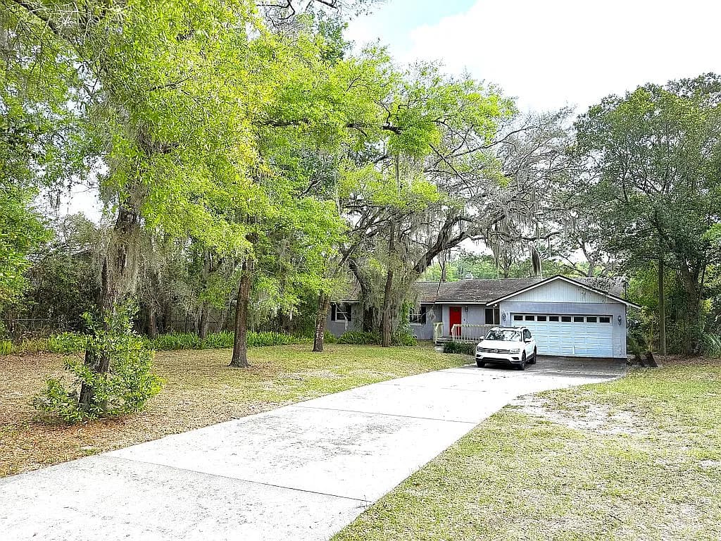 1904 Lake Alma Dr — exterior photo