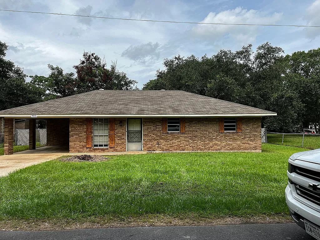 905 East St — exterior photo