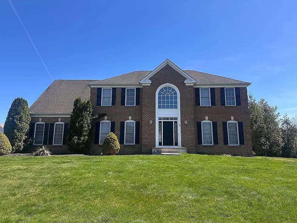 10 Nicole Ct — exterior photo