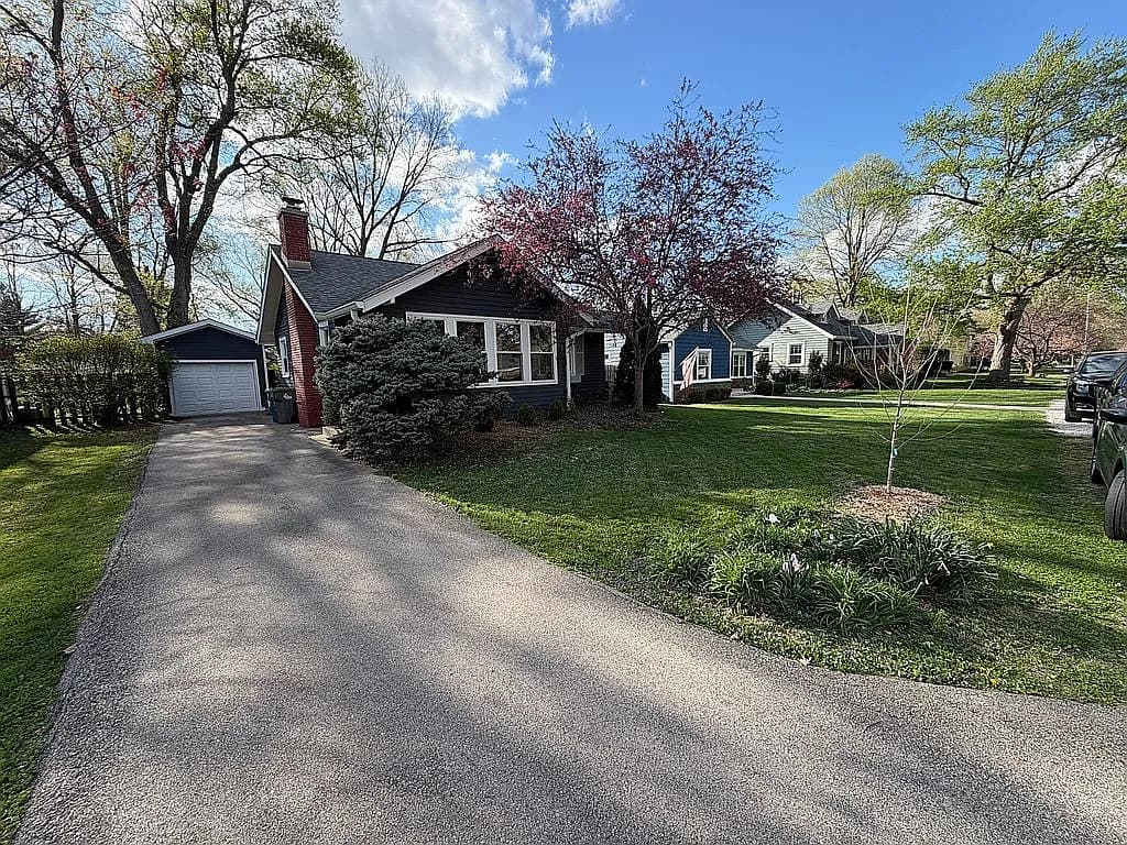 5734 Indianola Ave — exterior photo