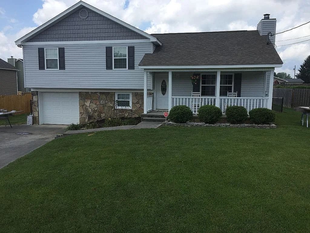 2642 Sherwin Rd — exterior photo