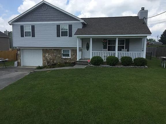 2642 Sherwin Rd — exterior photo