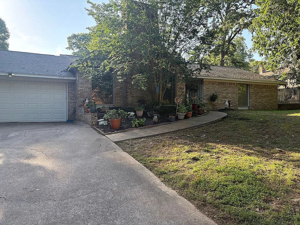 4620 Kenbrook Dr — exterior photo