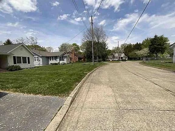 1617 Woodside Dr — exterior photo