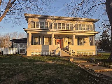 205 2nd St — exterior photo