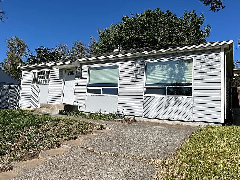 808 SW 30th St — exterior photo