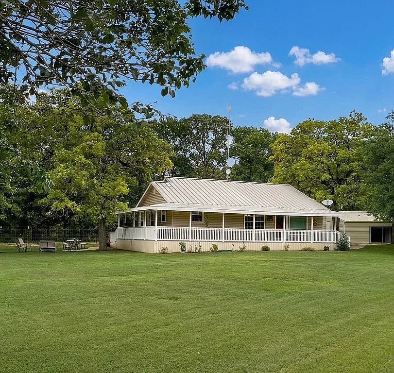 3009 Wilbanks Dr — exterior photo