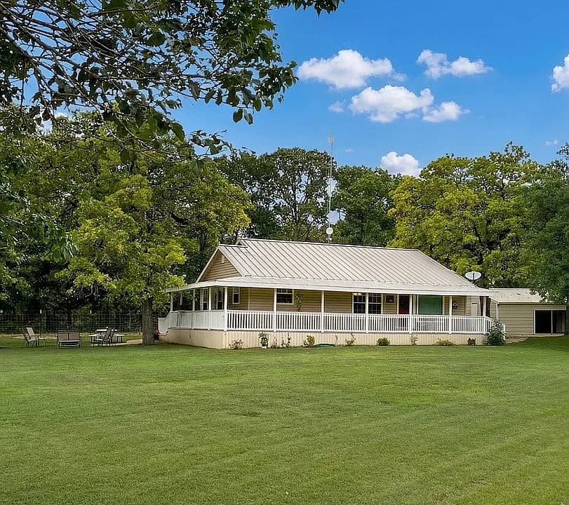 3009 Wilbanks Dr — exterior photo