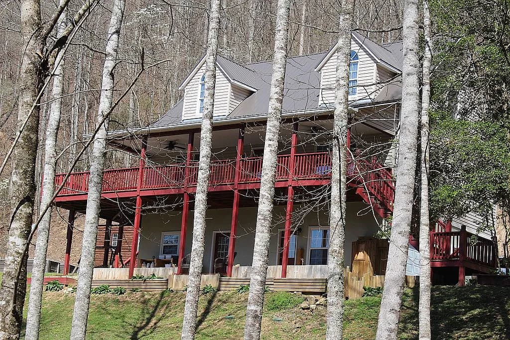 77 Pigeon Creek Trl — exterior photo