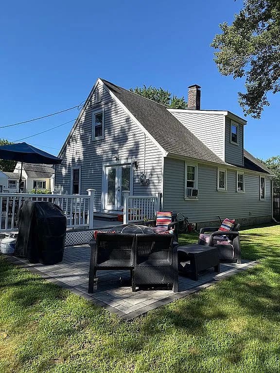 4 Anita Ave — exterior photo