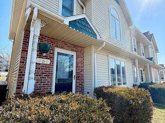 654 Orange St — exterior photo