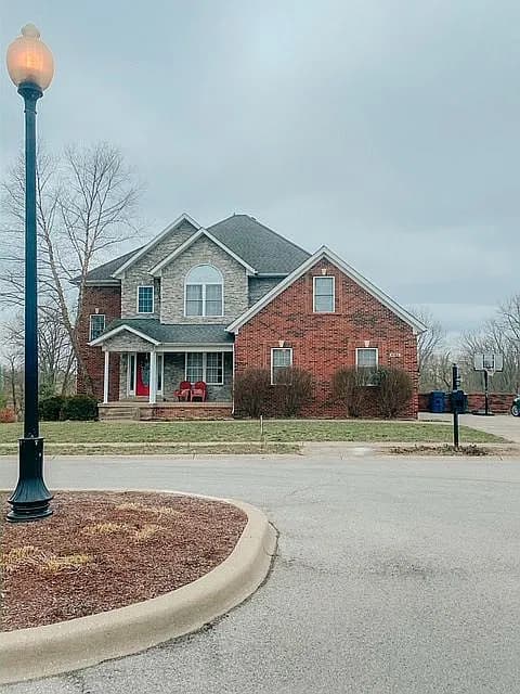 6703 Heritage Ln — exterior photo