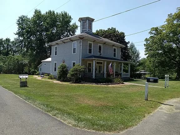 15 Lyman Rd W — exterior photo