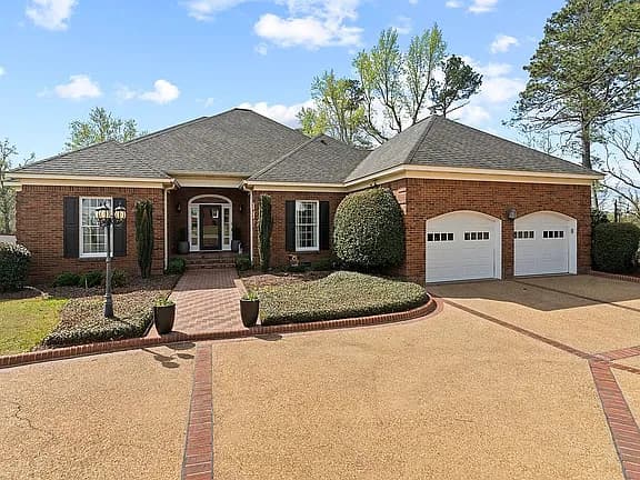 1 Leyland Pl — exterior photo