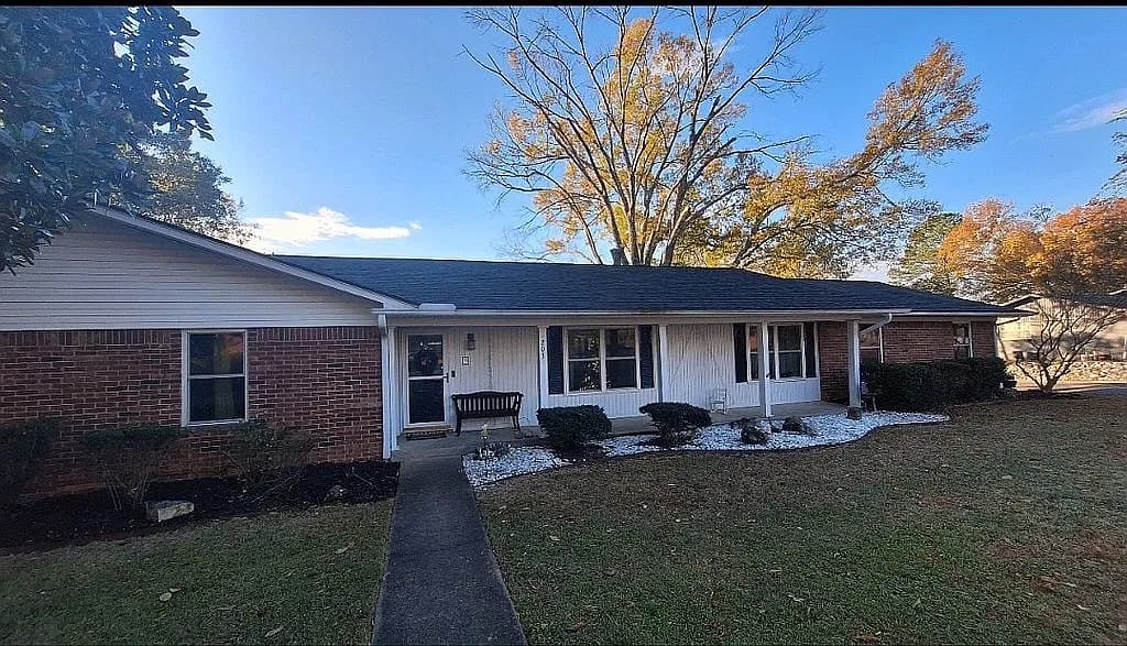 203 Mitchell St — exterior photo
