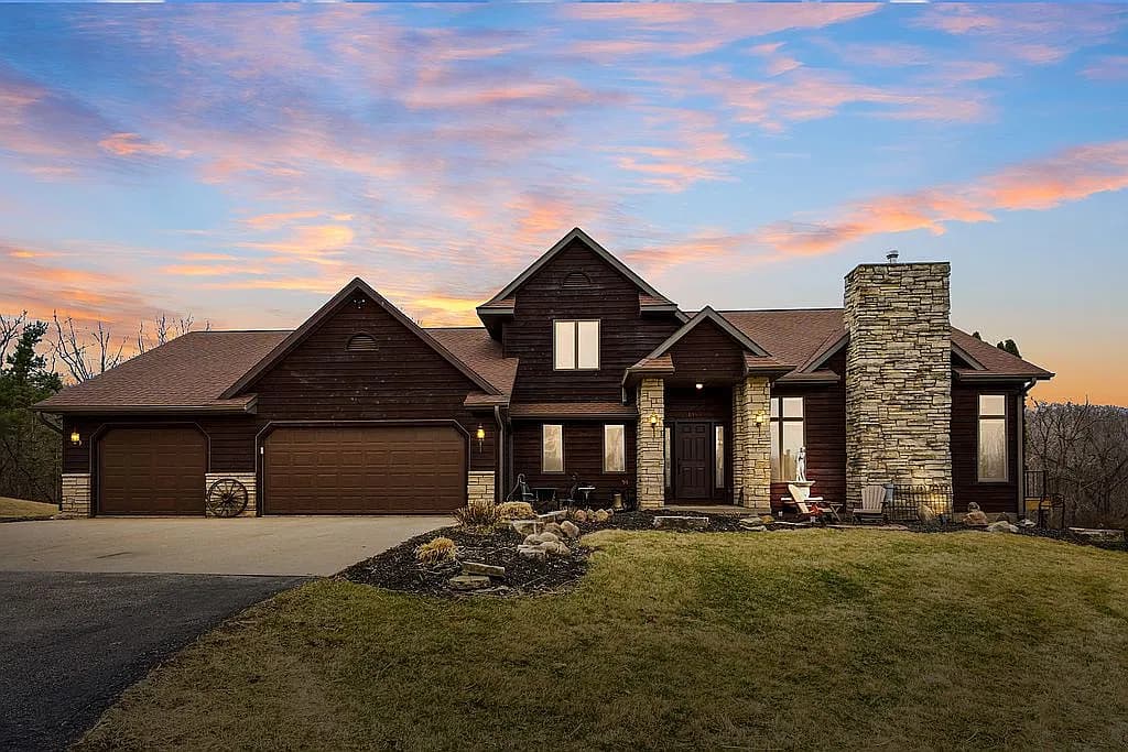1985 Blue Heron Rd NE — exterior photo