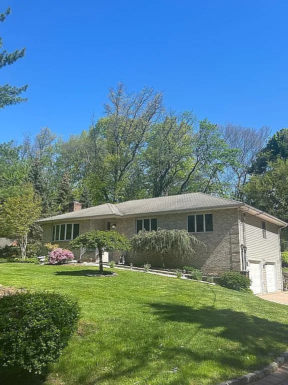 1542 Us Route 22 W — exterior photo
