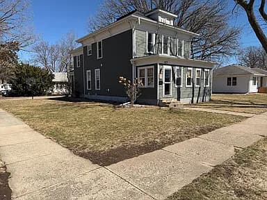 127 3rd St NW — exterior photo