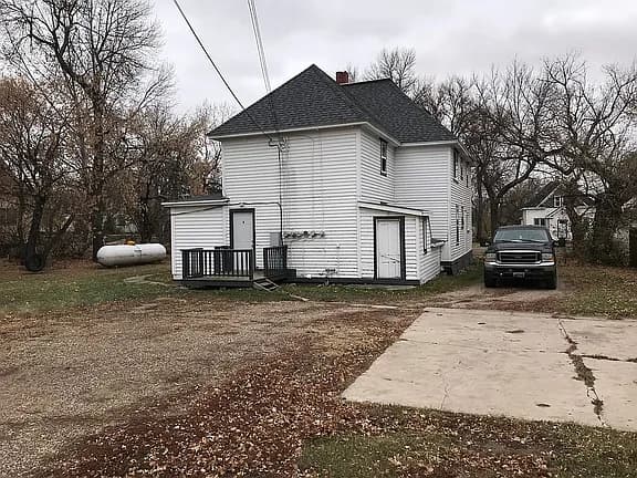 320 3rd St SW — exterior photo