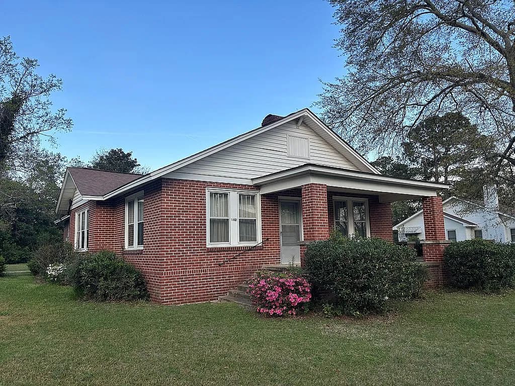 112 Fox St — exterior photo