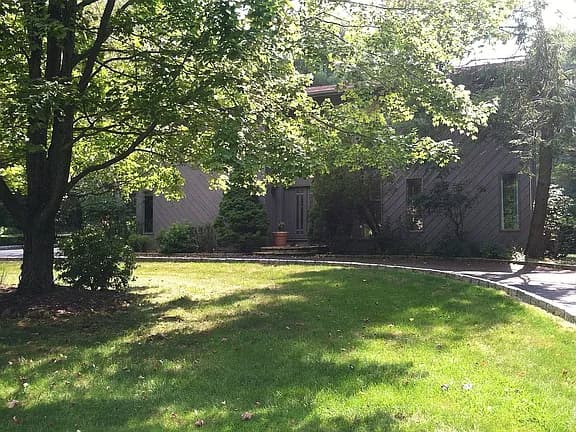 1 Sassi Dr — exterior photo