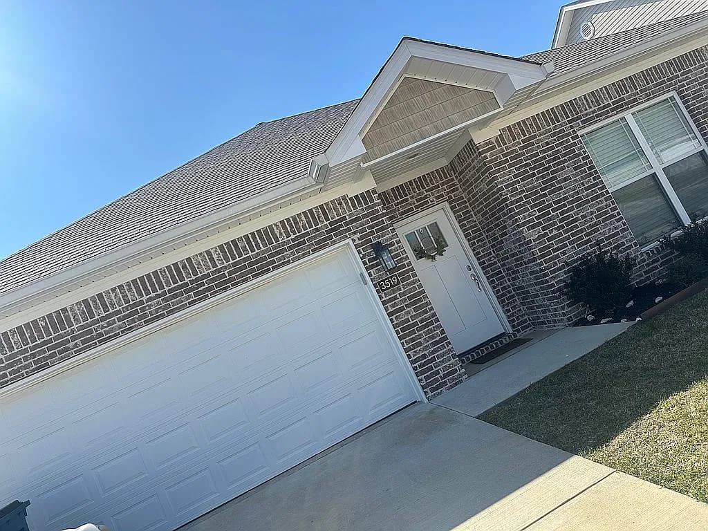 3519 Village Walk Dr — exterior photo