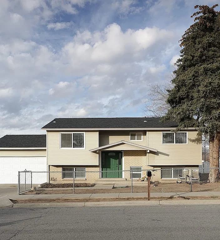 627 E Hilo St — exterior photo