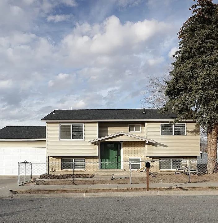 627 E Hilo St — exterior photo