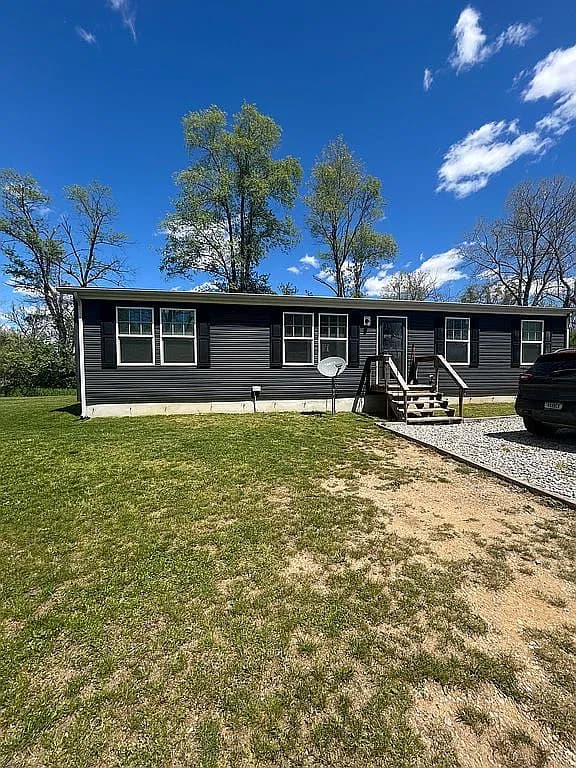 7835 E 750 N — exterior photo