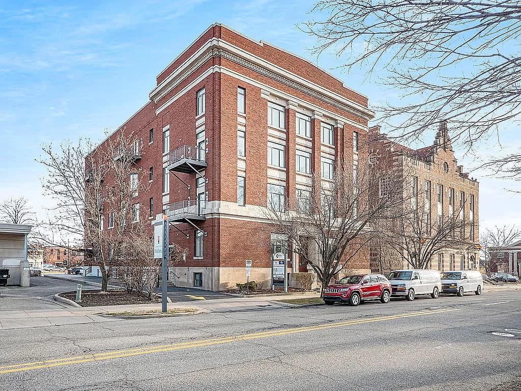 17 W 10th St Unit 380 — exterior photo