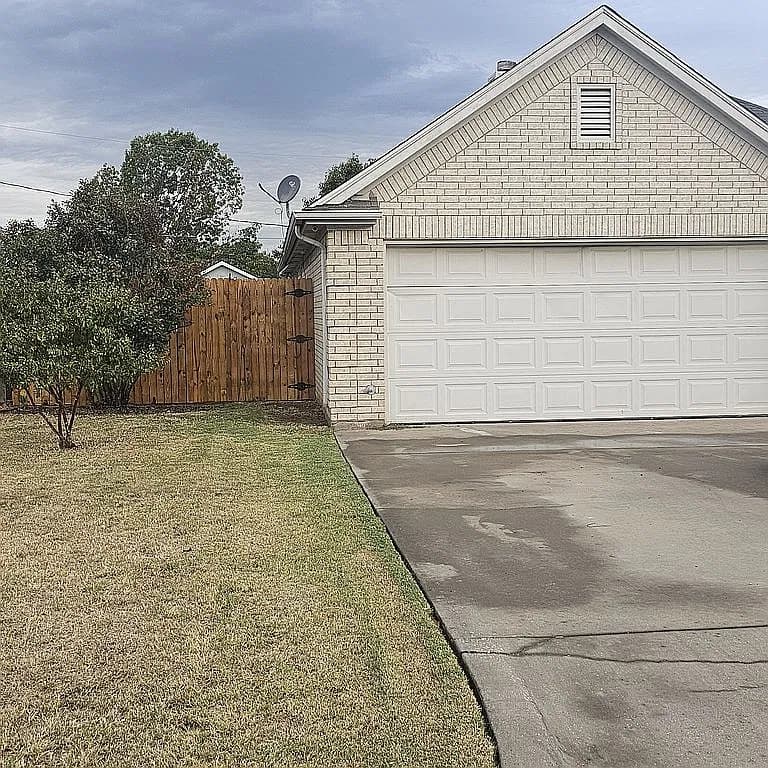 1928 Medora St — exterior photo