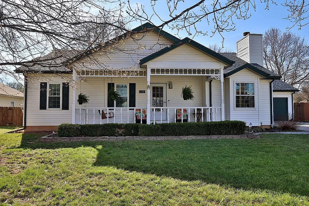 1759 N Pearson Dr — exterior photo
