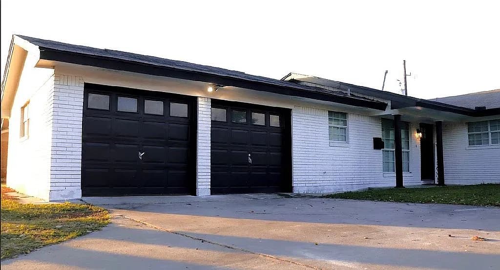 1040 Arthur St — exterior photo