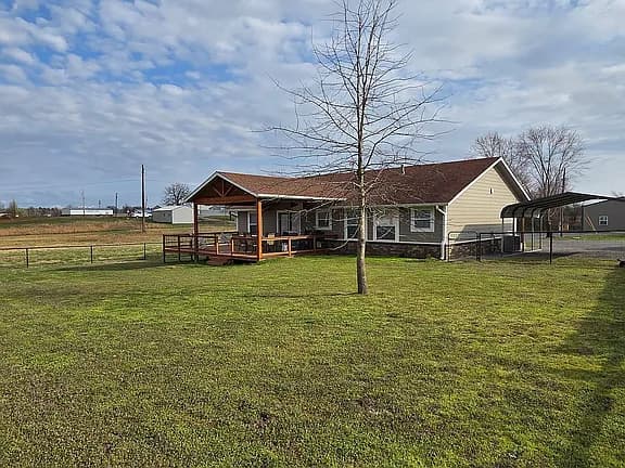 25101 Highway 82 — exterior photo