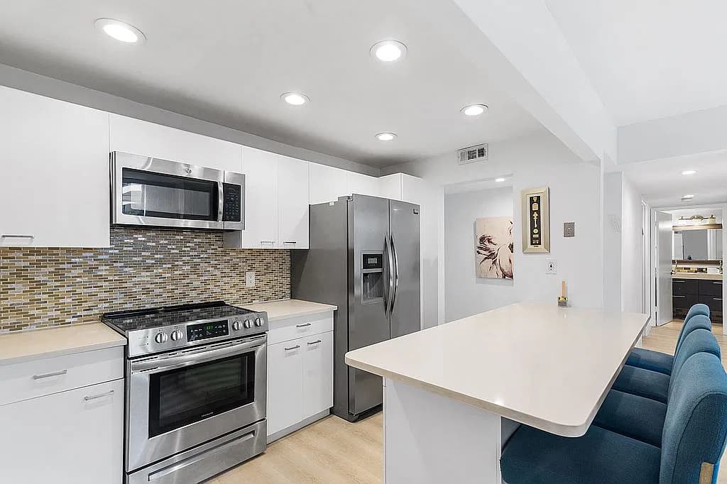 3350 NE 192nd St APT 4Q — exterior photo