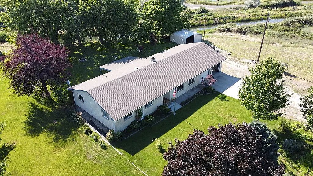 2505 N Plaza Rd — exterior photo
